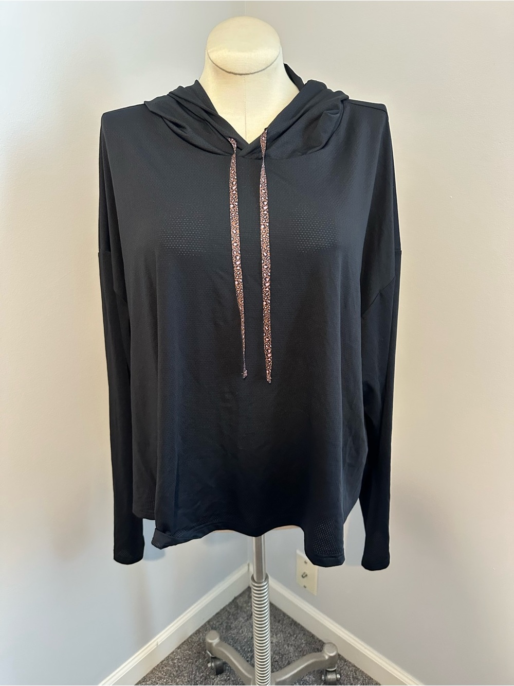 Fabletics Black Cropped Hoodie with Metallic Drawstrings